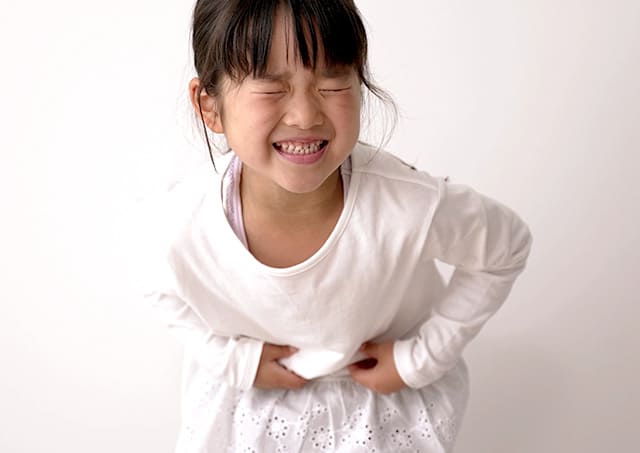 腹痛の女の子